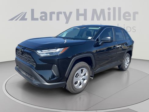 Used 2025 Toyota RAV4 LE AWD/4WD image 1