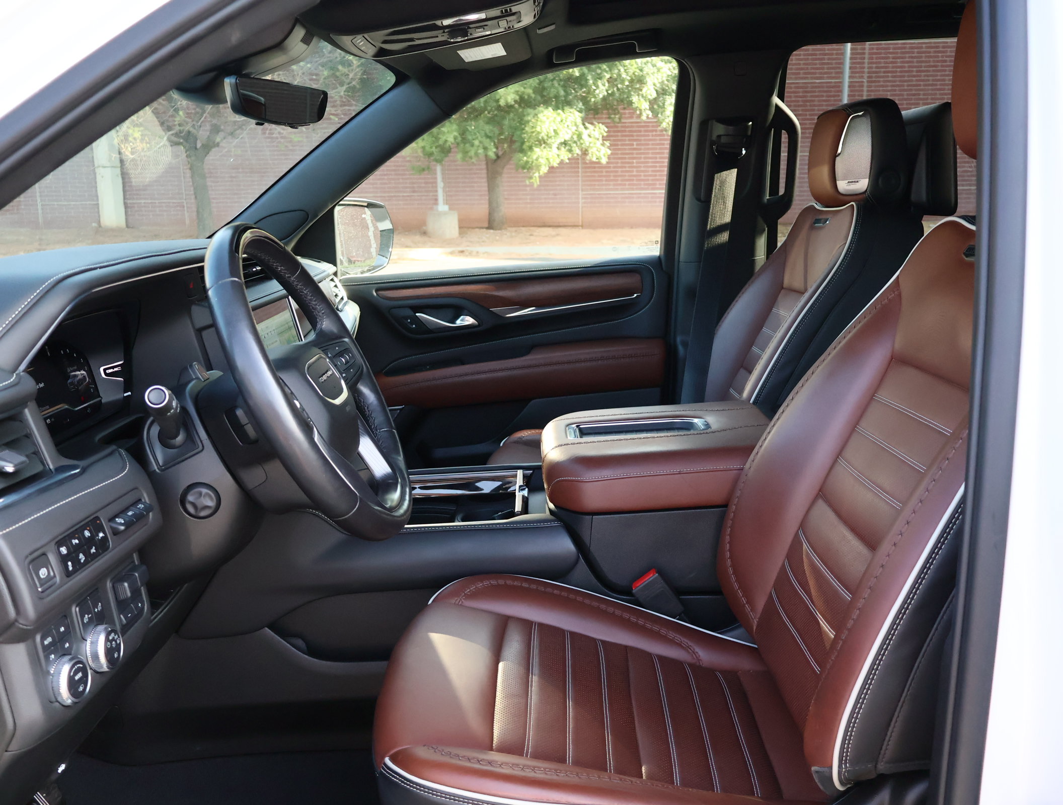 Used 2023 GMC Yukon Denali Ultimate AWD/4WD image 14