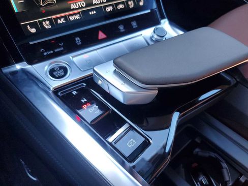 Certified 2023 Audi e-tron Premium Plus w/ Premium Plus Package image 26