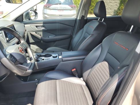 Used 2025 Nissan Rogue SV AWD/4WD image 7