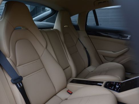Certified 2019 Porsche Panamera 4 AWD/4WD image 34