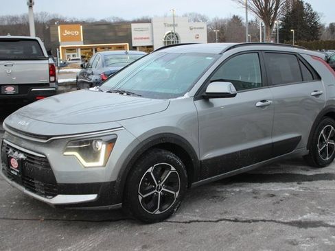 Used 2023 Kia Niro EX image 2