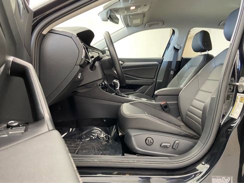 Used 2024 Volkswagen Jetta SE image 11