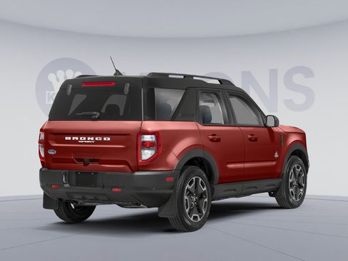 Used 2022 Ford Bronco Sport Outer Banks w/ Tech Package image 2