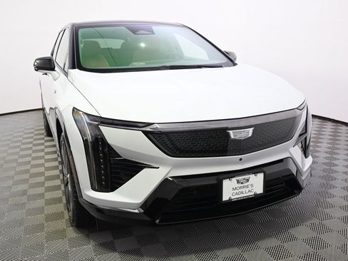 New 2026 Cadillac Optiq Sport 2 w/ LPO, Floor Liner Package AWD/4WD image 9