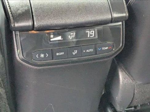 Used 2024 Toyota Highlander XLE AWD/4WD image 24
