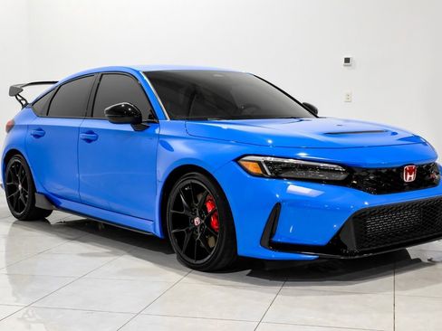 Used 2023 Honda Civic Type R image 3