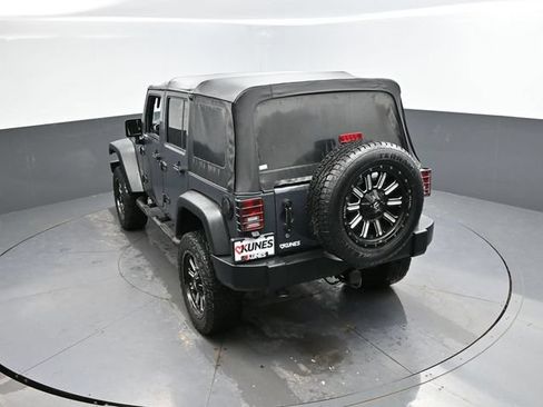 Used 2017 Jeep Wrangler Unlimited Sport w/ Connectivity Group AWD/4WD image 38