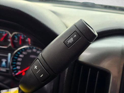 Used 2018 Chevrolet Silverado 1500 LT AWD/4WD image 11