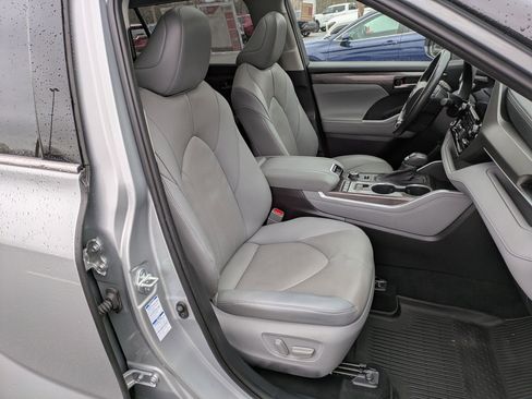 Used 2021 Toyota Highlander Limited image 24