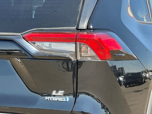 Certified 2021 Toyota RAV4 LE AWD/4WD image 31