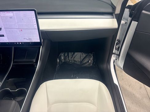 Used 2021 Tesla Model Y Long Range image 18