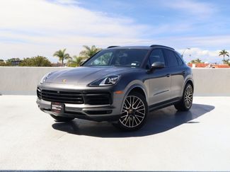 Certified 2023 Porsche Cayenne w/ Premium Package AWD/4WD video 1