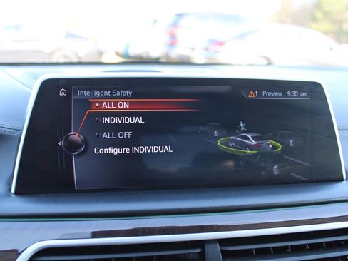 Used 2017 BMW 750i image 33