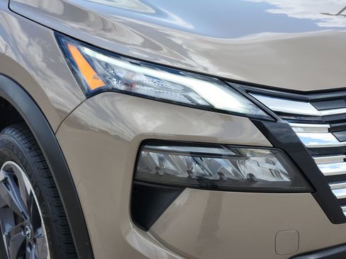 Used 2025 Nissan Rogue SV FWD image 10