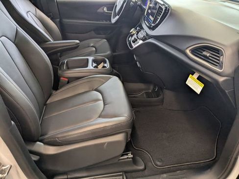 New 2026 Chrysler Voyager LX image 26