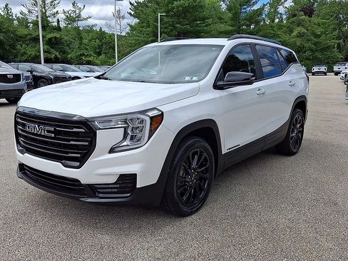 Certified 2023 GMC Terrain SLE w/ Driver Convenience Package AWD/4WD image 4
