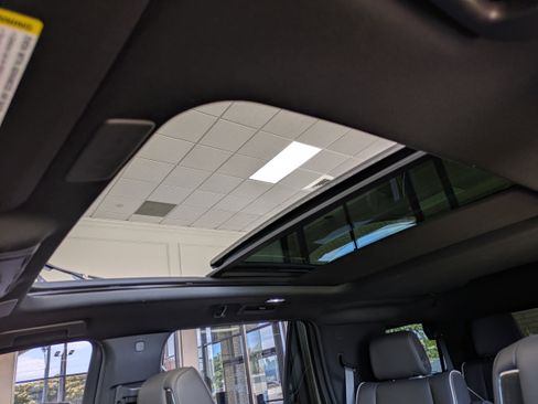 Certified 2024 Cadillac Escalade Premium Luxury AWD/4WD image 20