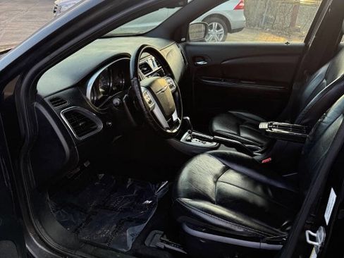 Used 2011 Chrysler 200 Limited FWD image 11