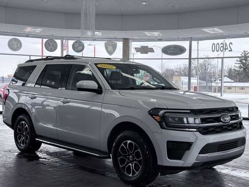 Used 2022 Ford Expedition XLT image 1