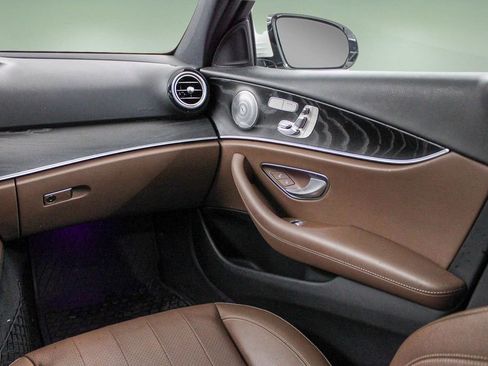 Used 2017 Mercedes-Benz E 300 4MATIC image 28