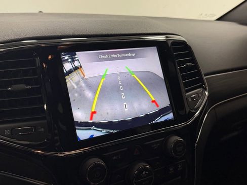 Used 2020 Jeep Grand Cherokee Limited image 19