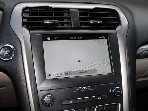 Used 2019 Ford Fusion SE FWD image 34