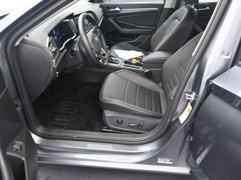 Used 2023 Volkswagen Jetta SE FWD image 17