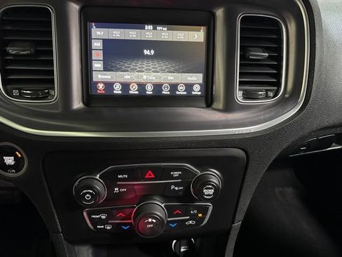 Used 2019 Dodge Charger SXT RWD image 17