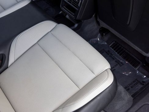 Certified 2022 Porsche Taycan 4 Cross Turismo image 45