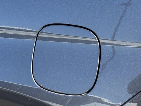 Used 2018 Nissan Rogue SV image 13