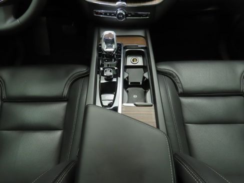 Used 2023 Volvo XC60 B5 Ultimate w/ Climate Package image 16