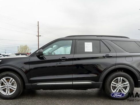 Used 2023 Ford Explorer XLT AWD/4WD image 9
