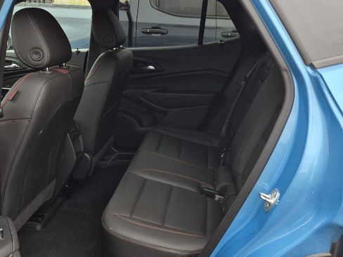 Used 2025 Chevrolet Trax RS w/ Sunroof Package FWD image 7