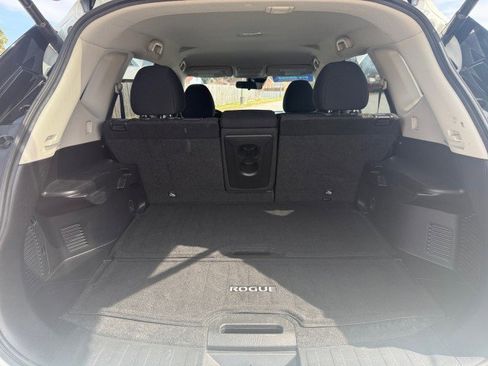 Used 2020 Nissan Rogue SV w/ Premium Package image 15