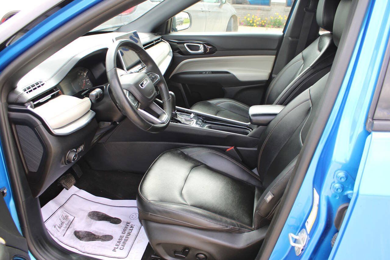 Used 2024 Jeep Compass Limited AWD/4WD image 11