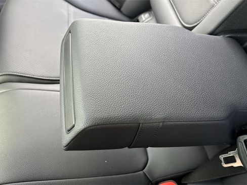 Used 2023 Mercedes-Benz C 300 Sedan w/ Pinnacle Trim Package image 39