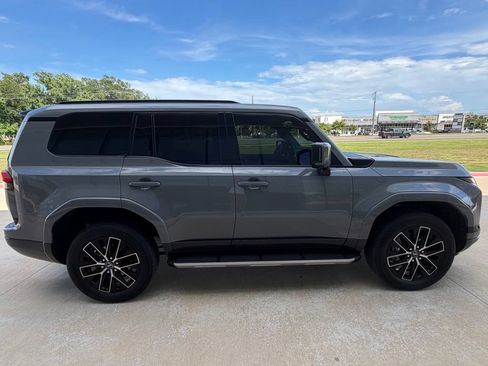 Used 2025 Lexus GX 550 w/ Cold Area Package AWD/4WD image 7