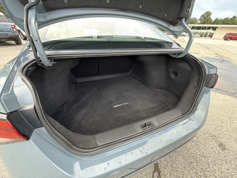Used 2024 Nissan Sentra SV FWD image 23