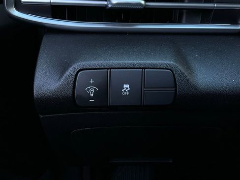 Used 2025 Hyundai Elantra SEL image 22