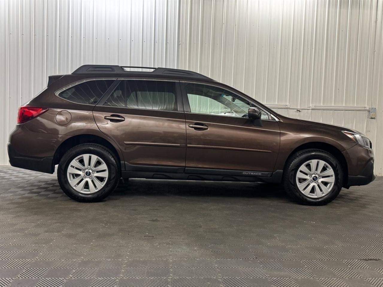 Used 2019 Subaru Outback 2.5i Premium AWD/4WD image 5