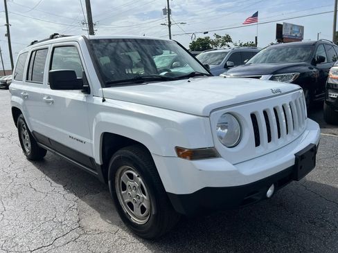 Used 2017 Jeep Patriot Sport w/ Power Value Group FWD image 4