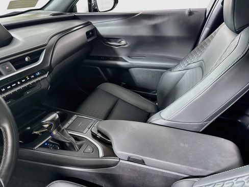 Used 2021 Lexus UX 200 w/ Accessory Package (Z2) FWD image 22