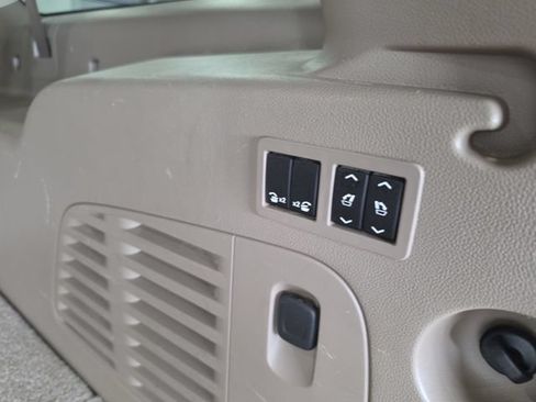Used 2016 GMC Yukon XL SLT AWD/4WD image 31