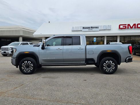 Used 2025 GMC Sierra 2500 Denali Ultimate w/ Max Trailering Package image 2