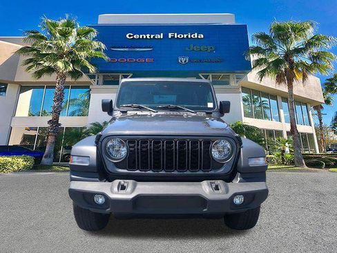 Used 2024 Jeep Wrangler Unlimited Sport AWD/4WD image 3