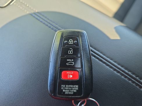 Used 2019 Toyota Avalon XLE w/ Moonroof Package FWD image 13