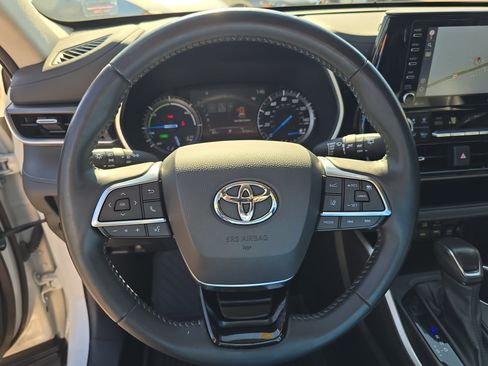 Used 2021 Toyota Highlander XLE image 35