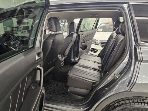 Used 2024 Volkswagen Tiguan Wolfsburg Edition image 33