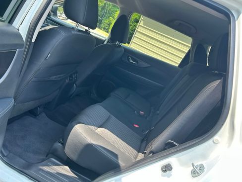 Used 2019 Nissan Rogue SV FWD image 28